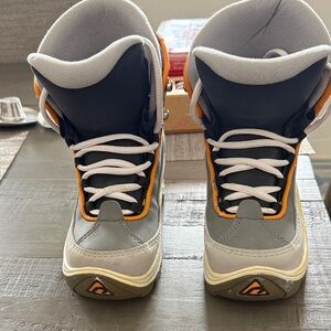 Nitro size 23.0 light liner brand new snow board boots